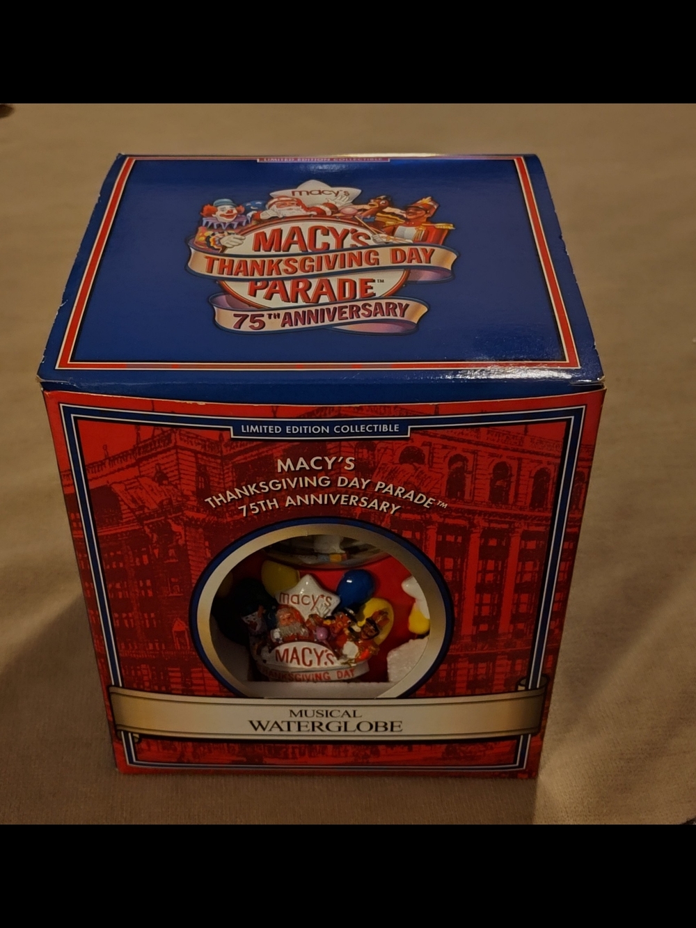 SEALED! 2001 Macy's Thanksgiving Day Parade 75th Anniversary Musical Waterglobe